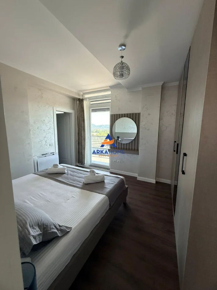 Tirane, jepet me qera apartament 2+1+Ballkon Kati 5, 130 m² 1.476 € 