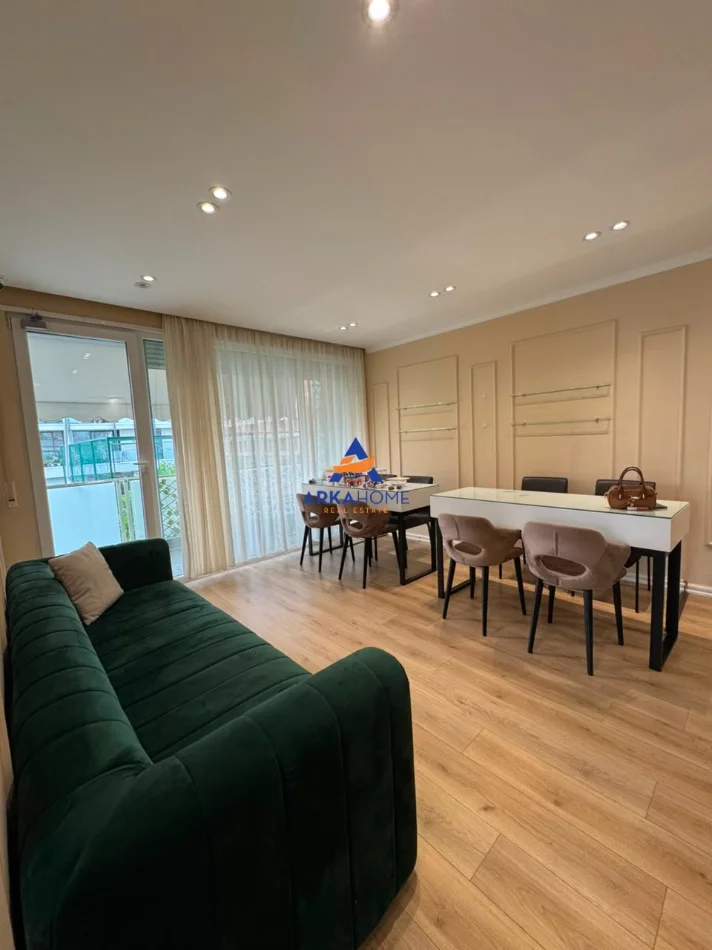 Tirane, jepet me qera ambjent biznesi Kati 1, 94 m² 1.265 € 