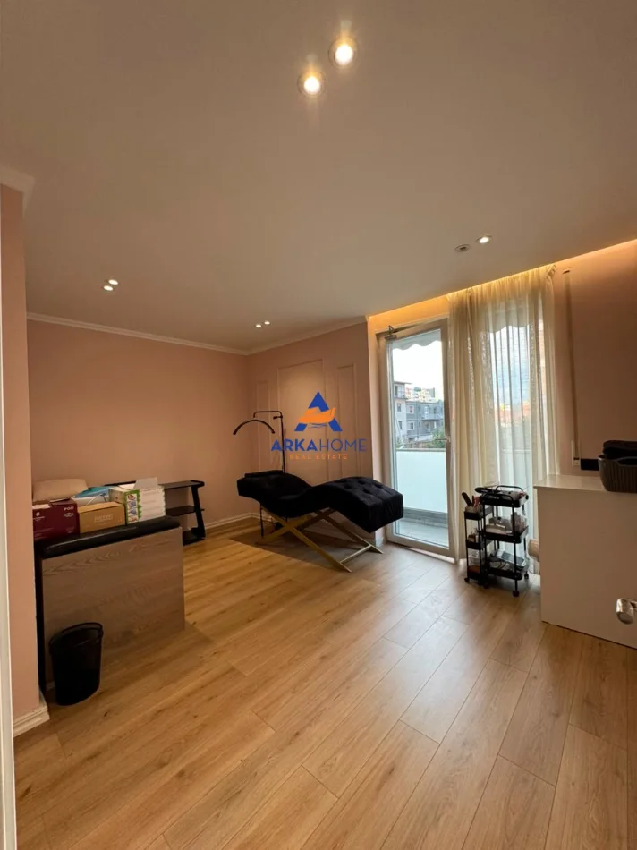 Tirane, jepet me qera ambjent biznesi Kati 1, 94 m² 1.265 € 