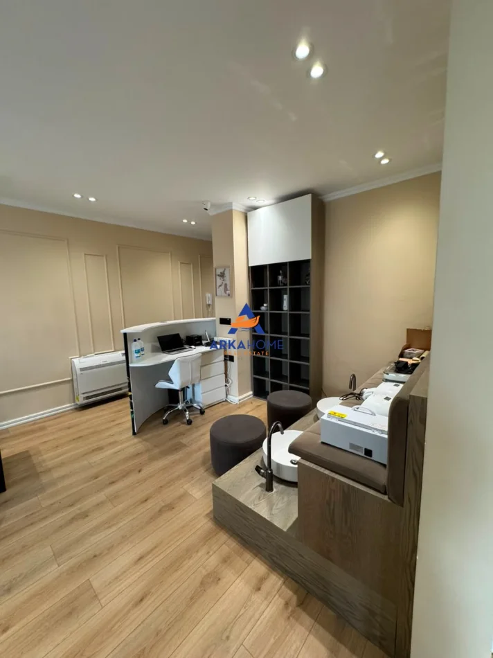 Tirane, jepet me qera ambjent biznesi Kati 1, 94 m² 1.265 € 