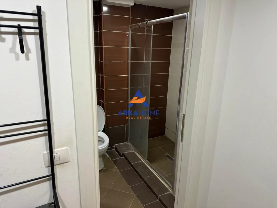 Tirane, jepet me qera apartament 1+1+Ballkon Kati 5, 55 m² 453 € 