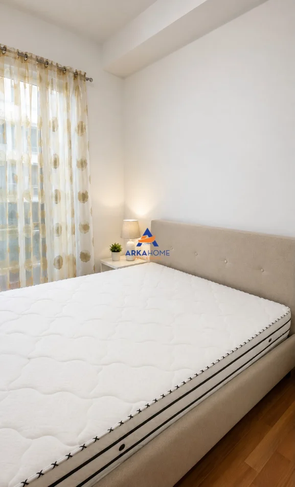 Tirane, jepet me qera apartament 1+1+Ballkon Kati 1, 90 m² 550 € 