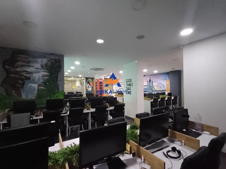 Tirane, jepet me qera ambjent biznesi Kati 1, 200 m² 2.500 € 