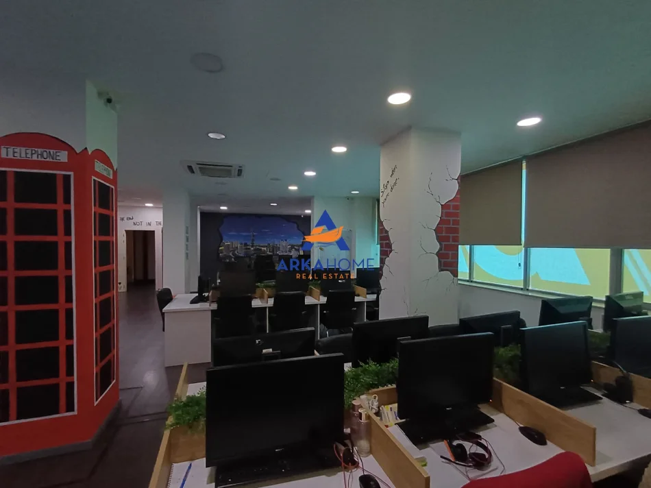 Tirane, jepet me qera ambjent biznesi Kati 1, 200 m² 2.500 € 