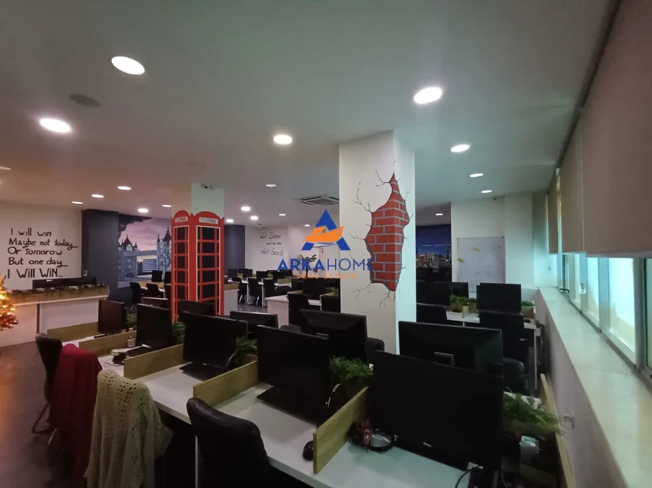 Tirane, jepet me qera ambjent biznesi Kati 1, 200 m² 2.500 € 