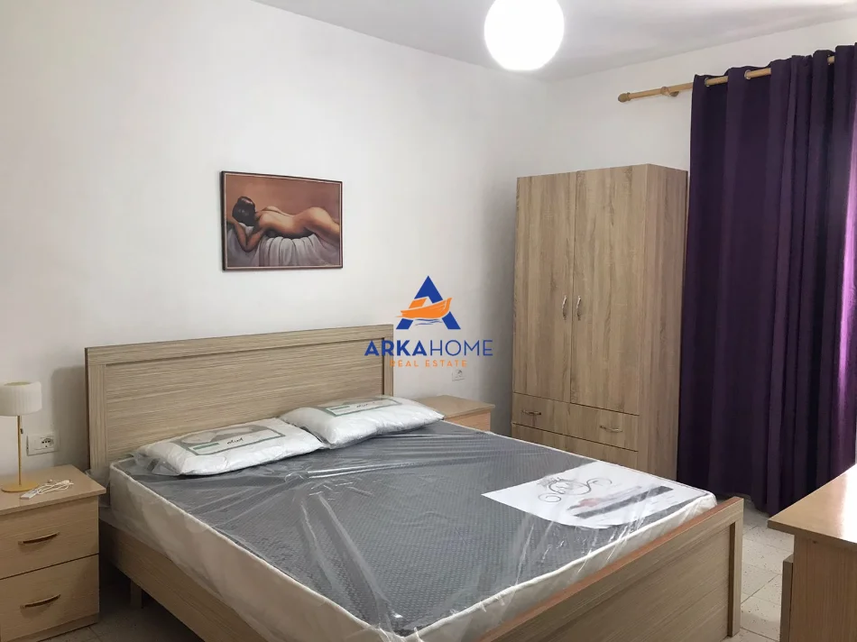 Tirane, jepet me qera apartament 1+1+Ballkon Kati 1, 50 m² 400 € 
