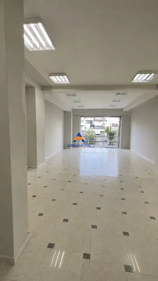 Tirane, jepet me qera ambjent biznesi Kati 0, 160 m² 16.877 € 