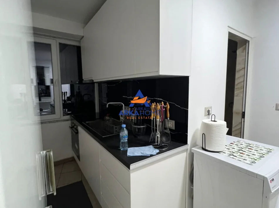Tirane, jepet me qera apartament 2+1+Ballkon Kati 4, 75 m² 650 € 