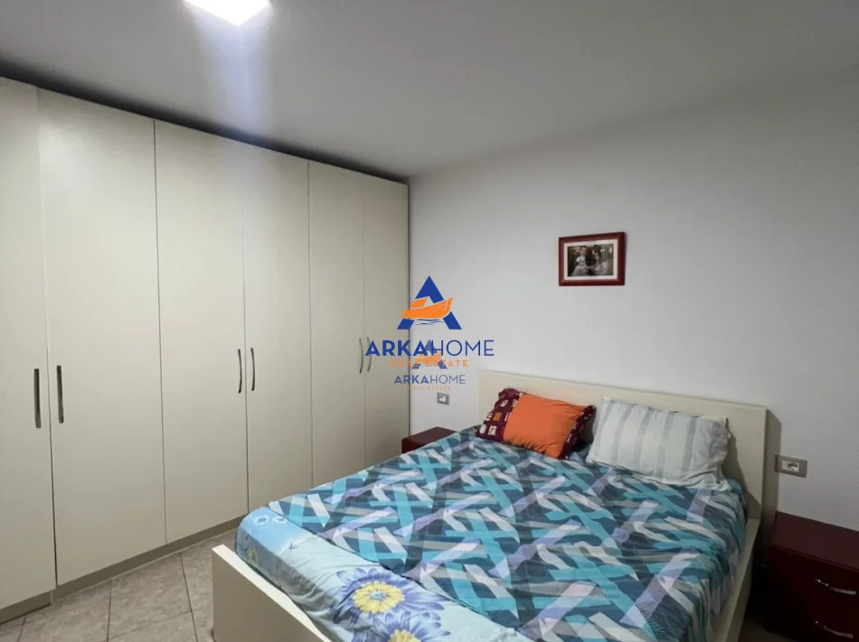 Tirane, jepet me qera apartament 2+1+Ballkon Kati 4, 75 m² 650 € 