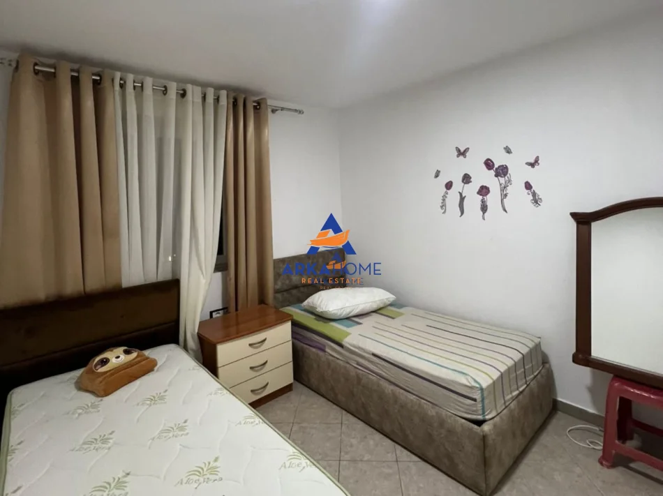 Tirane, jepet me qera apartament 2+1+Ballkon Kati 4, 75 m² 650 € 