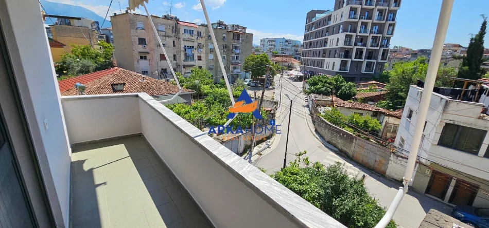 Shqiperi, jepet me qera apartament 1+1+Ballkon Kati 4, 62 m² 527 € 