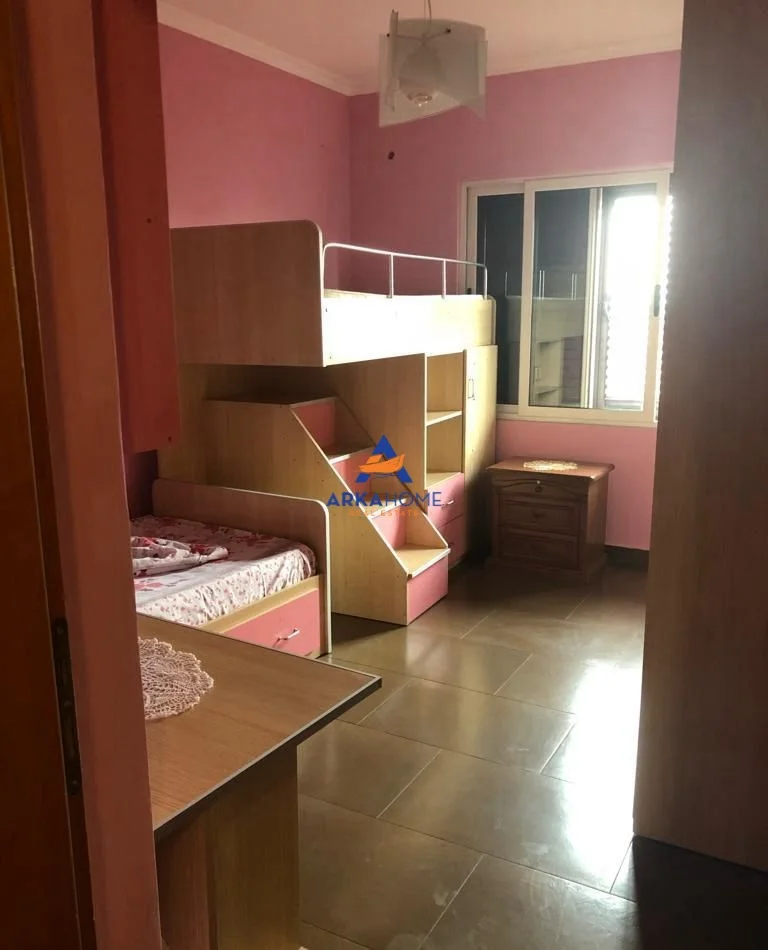 Tirane, jepet me qera apartament 2+1+Ballkon Kati 5, 90 m² 685 € 