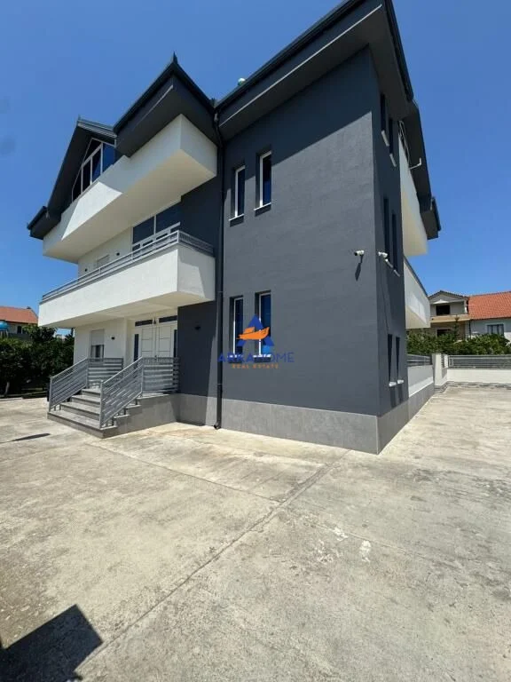 Tirane, jepet me qera Vile 3+1+Ballkon Kati 2, 220 m² 1.500 € 