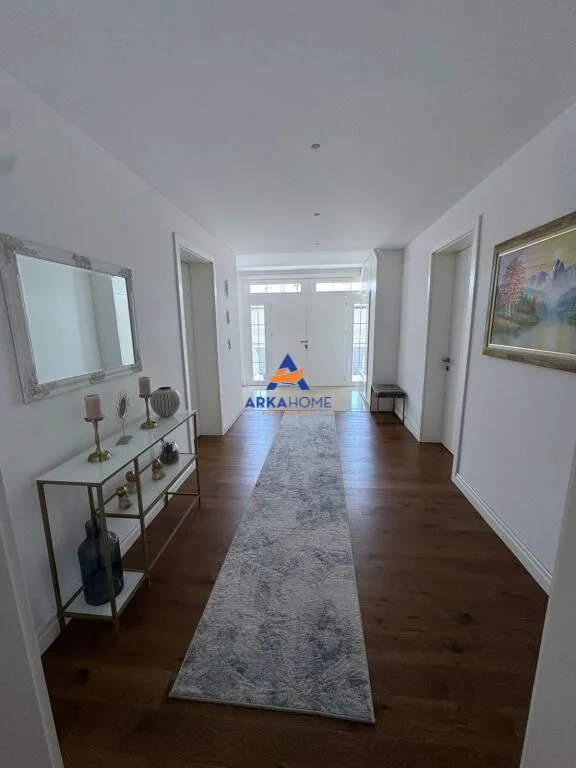 Tirane, jepet me qera Vile 3+1+Ballkon Kati 2, 220 m² 1.500 € 