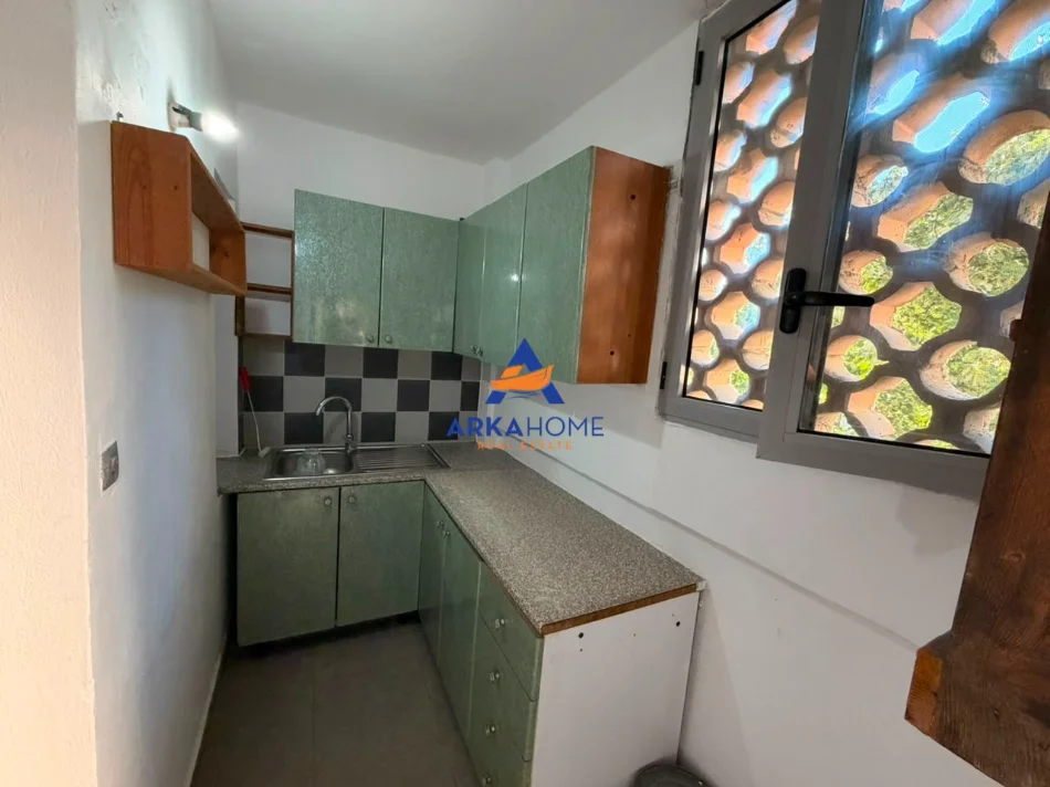 Tirane, jepet me qera apartament 1+1+Ballkon Kati 4, 60 m² 527 € 