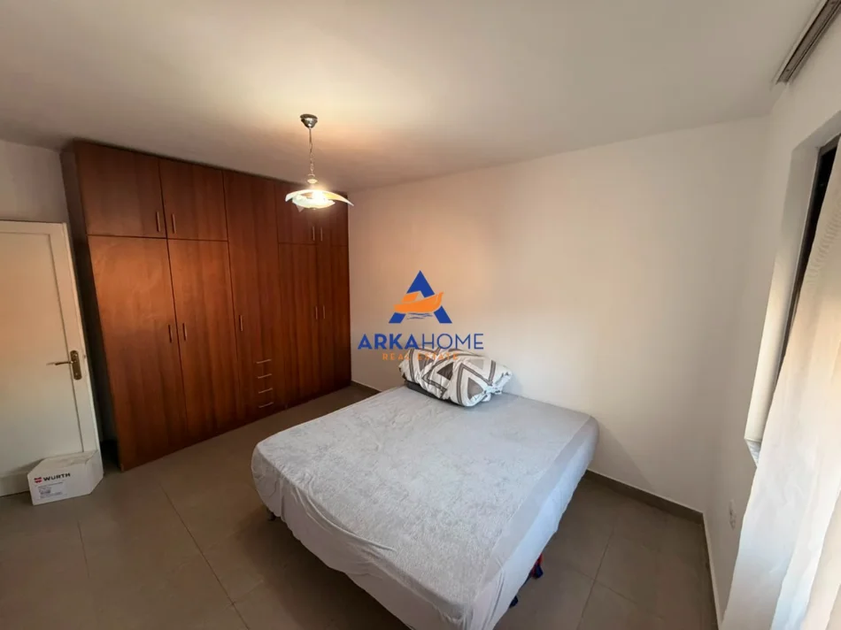 Tirane, jepet me qera apartament 1+1+Ballkon Kati 4, 60 m² 527 € 