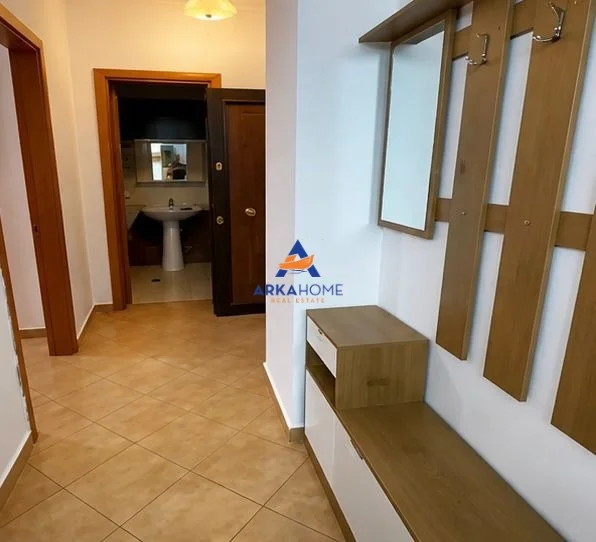 Tirane, jepet me qera apartament 1+1+Ballkon Kati 2, 65 m² 379 € 
