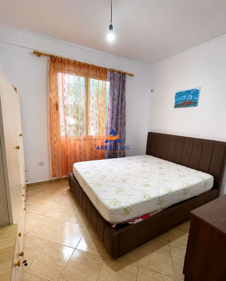 Tirane, jepet me qera apartament 1+1+Ballkon Kati 2, 65 m² 379 € 