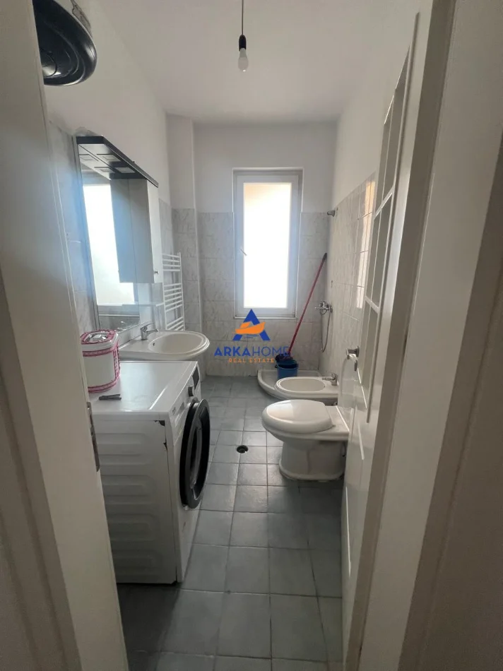 Tirane, jepet me qera apartament 2+1+Ballkon Kati 2, 92 m² 421 € 