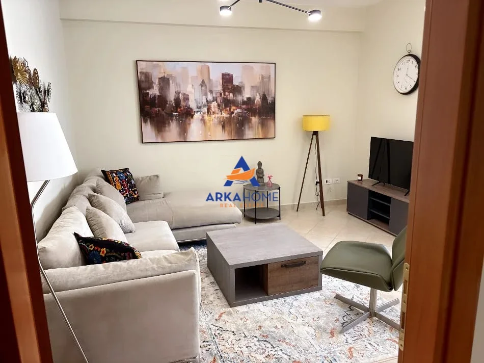 Tirane, jepet me qera apartament 1+1+Ballkon Kati 4, 70 m² 727 € 