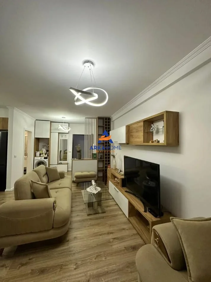 Tirane, jepet me qera apartament 1+1+Ballkon Kati 5, 60 m² 506 € 