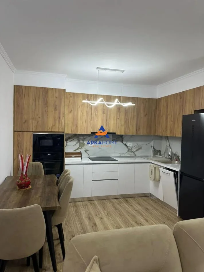 Tirane, jepet me qera apartament 1+1+Ballkon Kati 5, 60 m² 506 € 