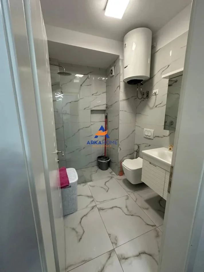 Tirane, jepet me qera apartament 1+1+Ballkon Kati 5, 60 m² 506 € 