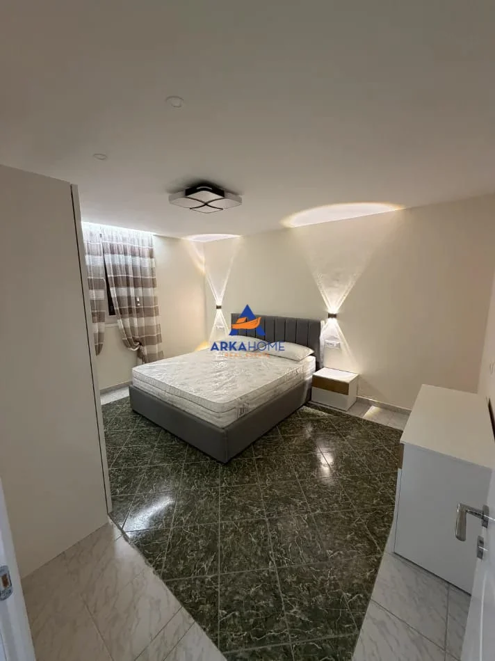 Tirane, jepet me qera apartament 1+1+Ballkon Kati 5, 61 m² 611 € 