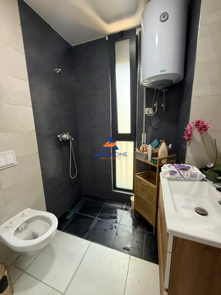 Tirane, jepet me qera apartament 1+1+Ballkon Kati 6, 70 m² 791 € 