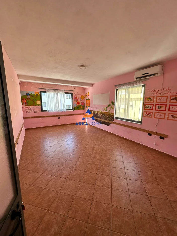 Tirane, jepet me qera apartament Vile 3 Katshe , 594 m² 5.274 € 