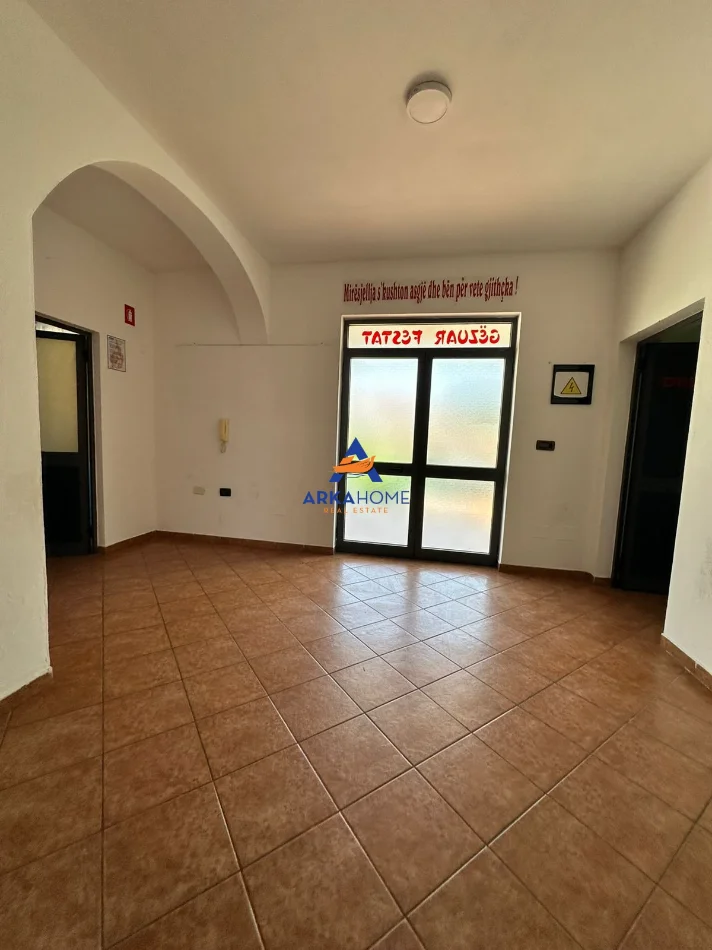 Tirane, jepet me qera apartament Vile 3 Katshe , 594 m² 5.274 € 