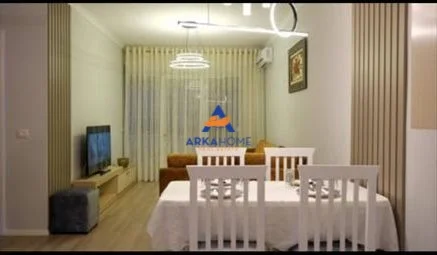 Tirane, jepet me qera apartament 2+1+Ballkon Kati 11, 82 m² 949 € 