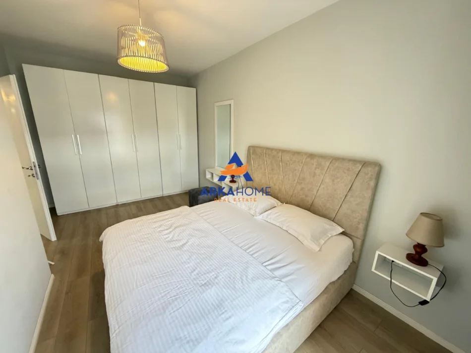 Tirane, jepet me qera apartament 2+1+Ballkon Kati 11, 82 m² 949 € 