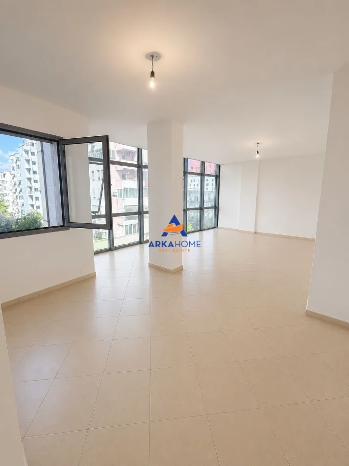 Tirane, shitet apartament 1+1+Ballkon , 116 m² 320.000 € 