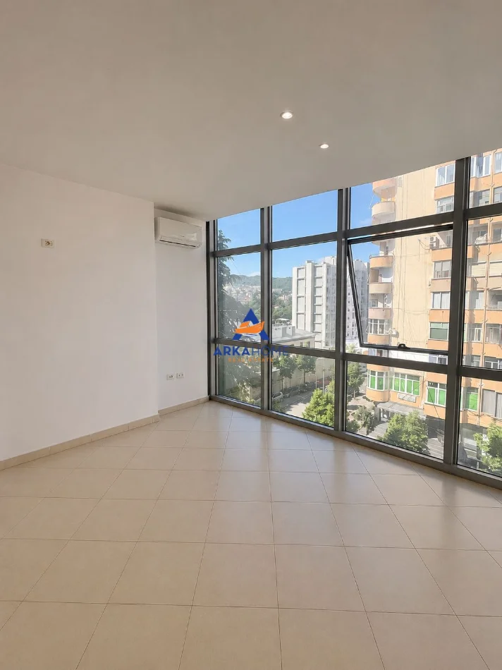 Tirane, shitet apartament 1+1+Ballkon , 116 m² 320.000 € 