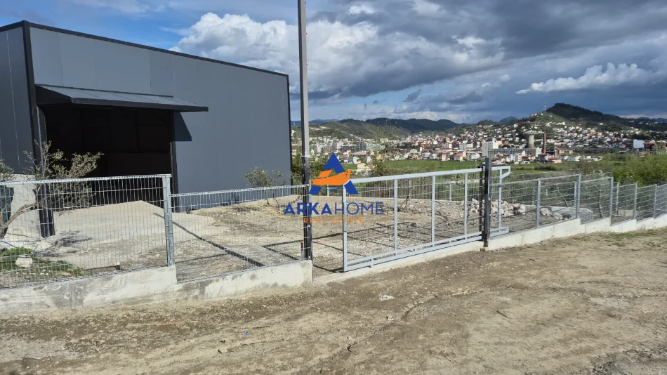 Shqiperi, jepet me qera ambjent biznesi Kati 0, 250 m² 1.200 € 