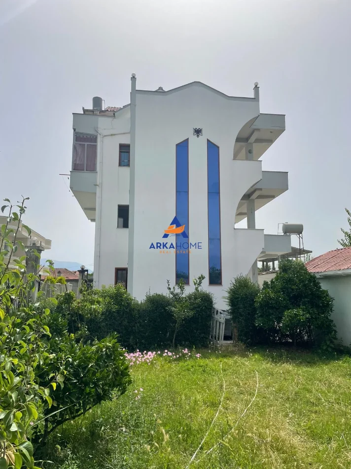 Tirane, jepet me qera apartament 2+1+Ballkon Kati 2, 100 m² 369 € 