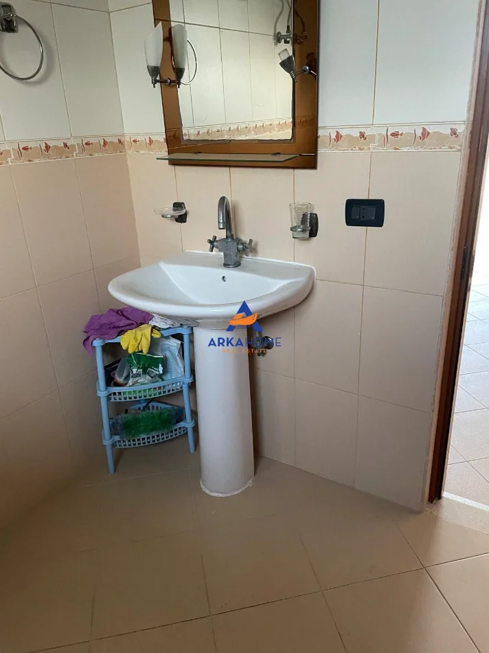 Tirane, jepet me qera apartament 2+1+Ballkon Kati 2, 100 m² 369 € 