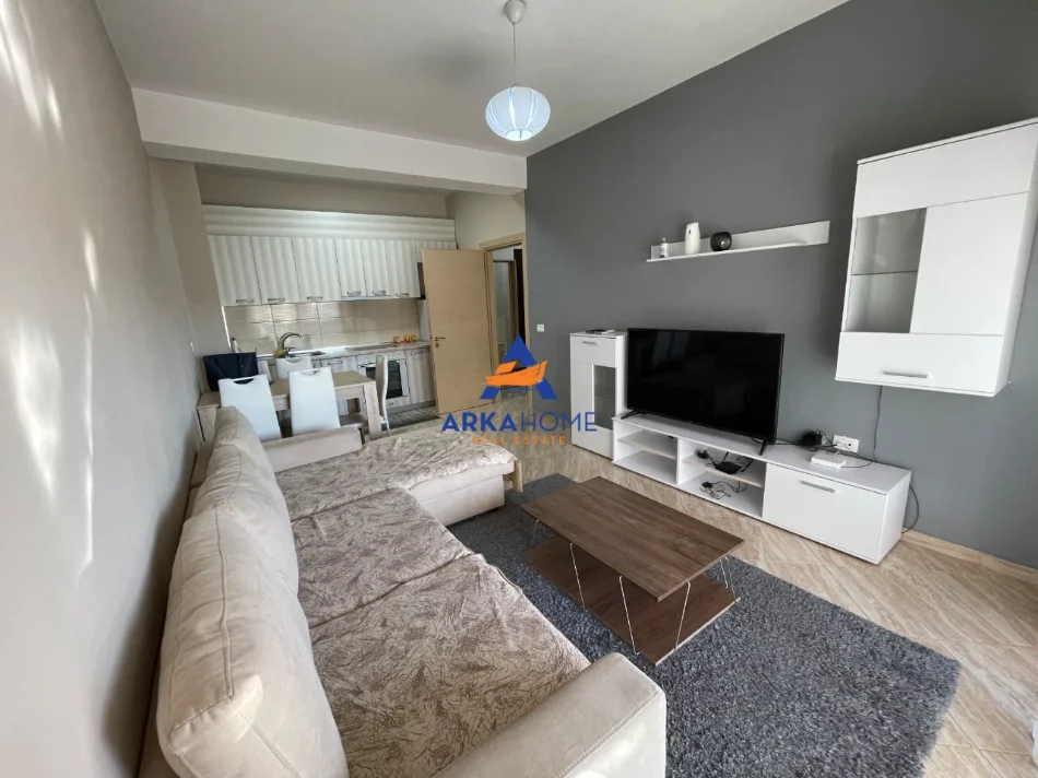 Tirane, jepet me qera apartament 1+1+Ballkon Kati 5, 69 m² 581 € 