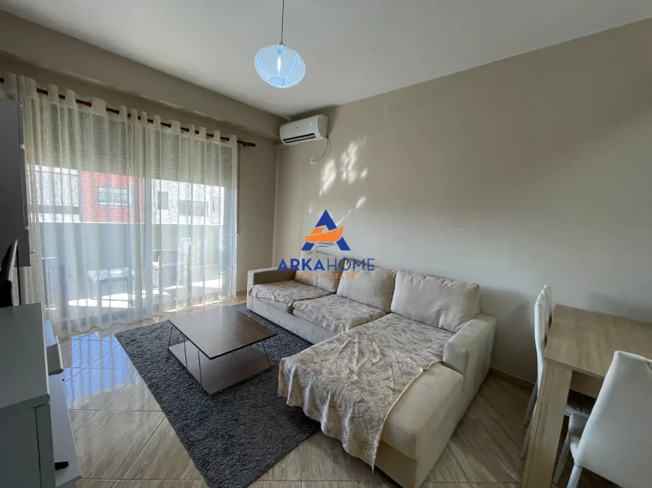 Tirane, jepet me qera apartament 1+1+Ballkon Kati 5, 69 m² 581 € 