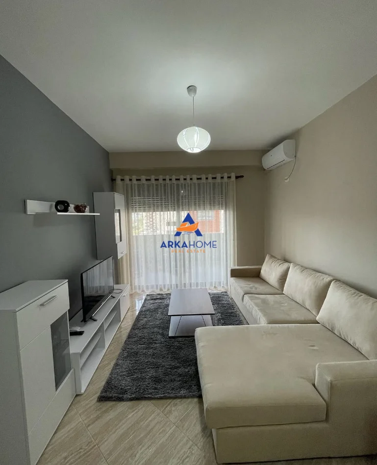 Tirane, jepet me qera apartament 1+1+Ballkon Kati 5, 69 m² 581 € 
