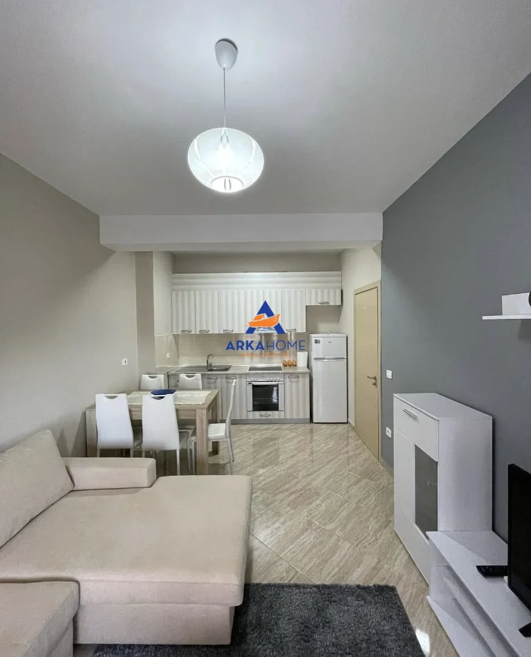 Tirane, jepet me qera apartament 1+1+Ballkon Kati 5, 69 m² 581 € 