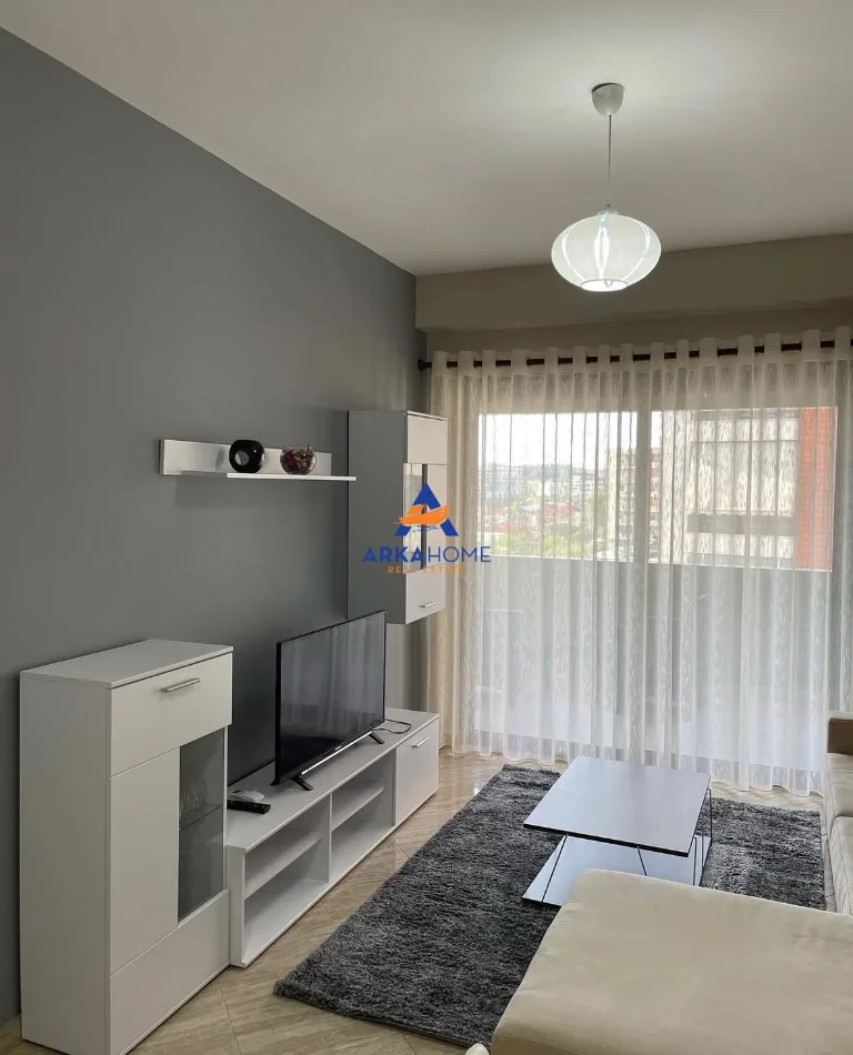 Tirane, jepet me qera apartament 1+1+Ballkon Kati 5, 69 m² 581 € 