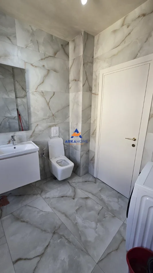Tirane, jepet me qera apartament 1+1+Ballkon Kati 8, 70 m² 630 € 