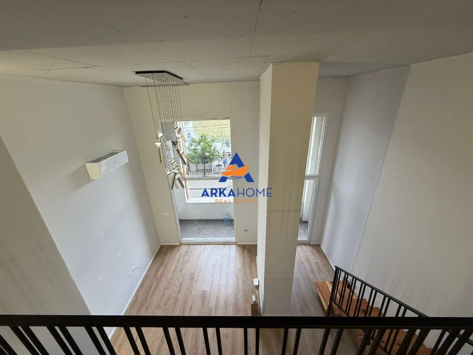 Tirane, jepet me qera apartament Dublex Kati 1, 60 m² 450 € 