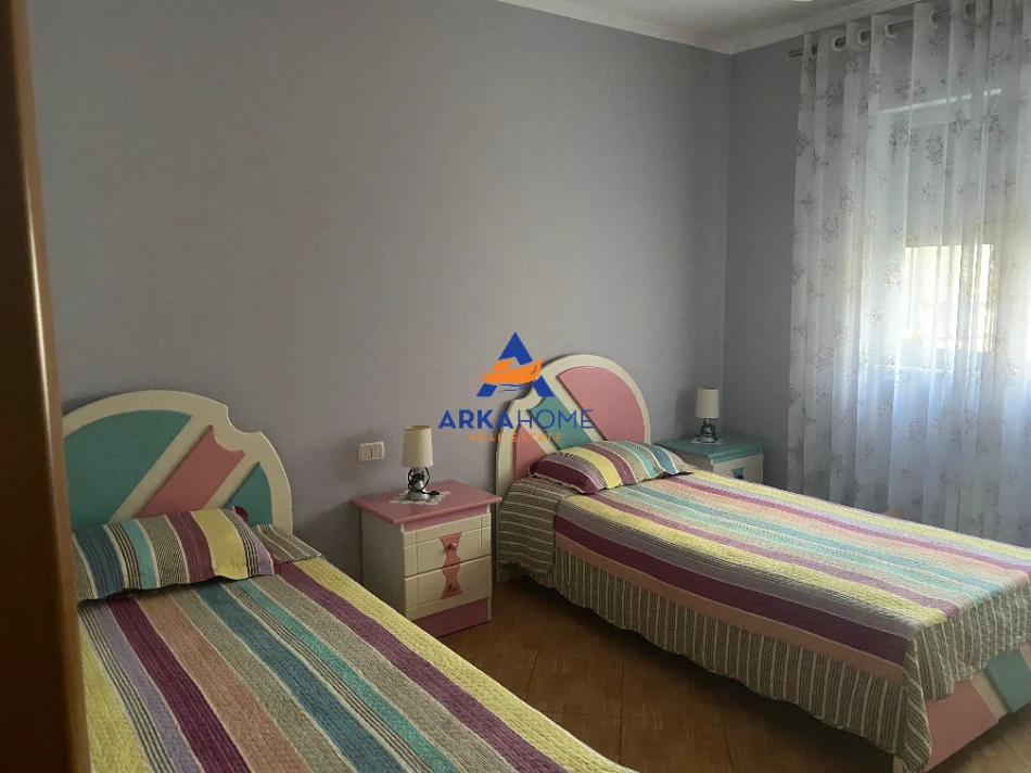 Tirane, jepet me qera apartament 2+1+Ballkon Kati 8, 91 m² 687 €