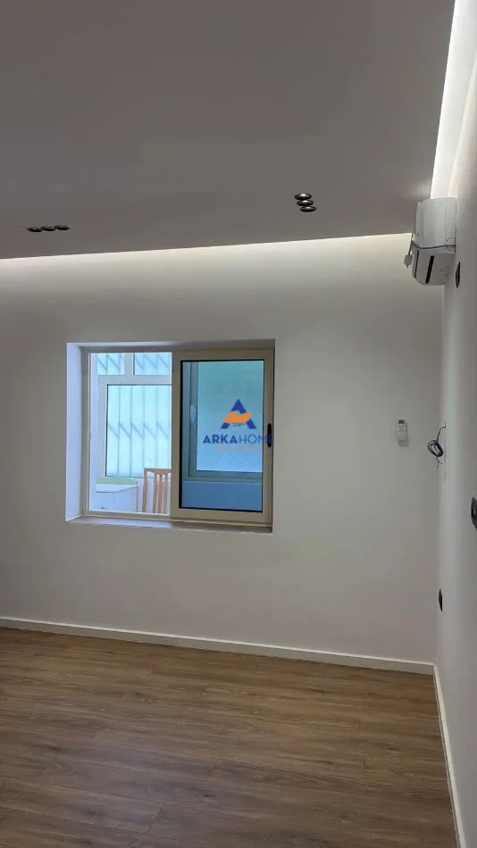 Tirane, jepet me qera ambjent biznesi Kati 0, 50 m² 634 € 