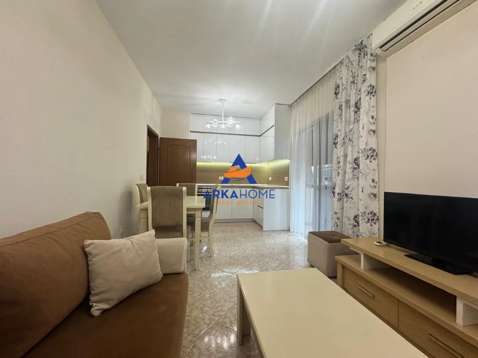 Tirane, jepet me qera apartament 1+1+Ballkon Kati 6, 75 m² 650 € 