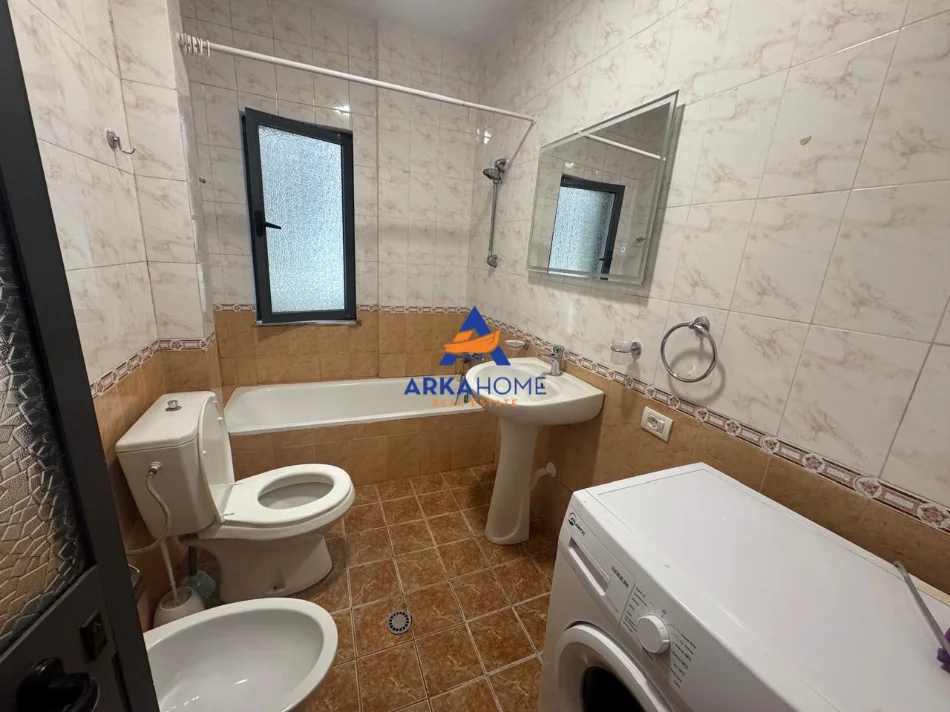 Tirane, jepet me qera apartament 1+1+Ballkon Kati 6, 75 m² 650 € 