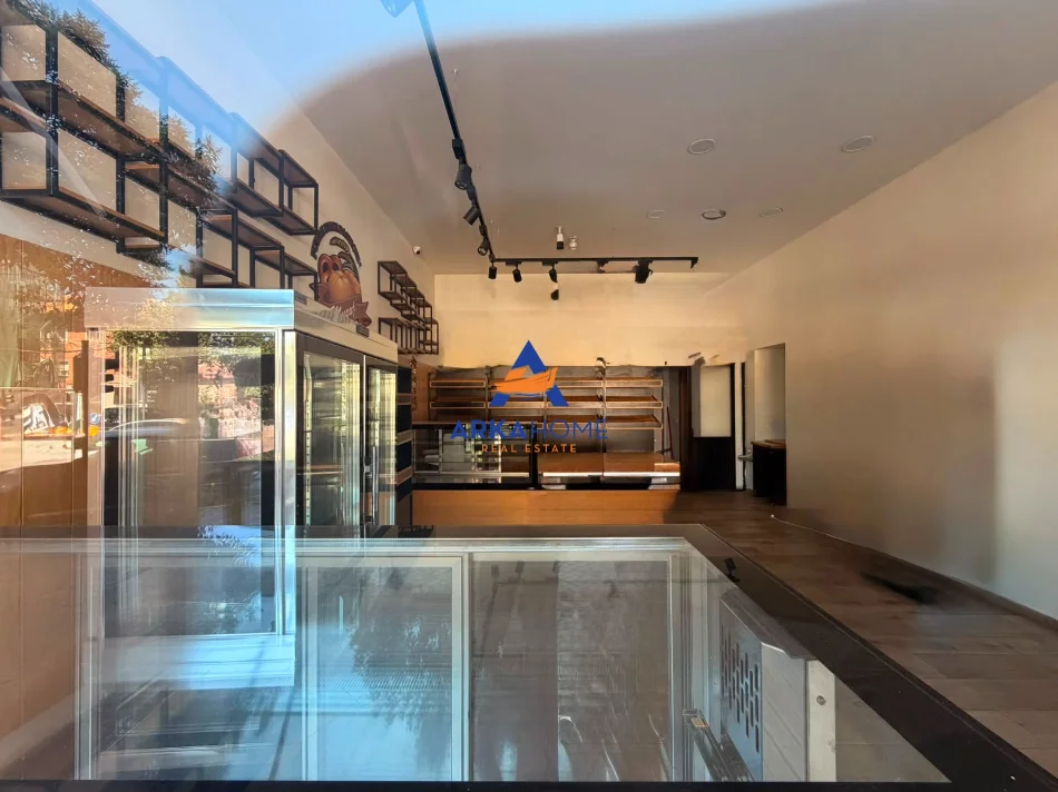 Tirane, shitet dyqan Kati 0, 48 m² 7.695.560 € 